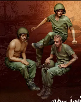 3 этих солдата-танкиста из смолы в соотношении 1: 35 входят в комплект для сборки модели с ручным рисунком.