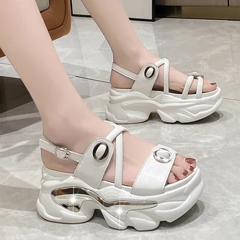Модные белые женские сандалии на платформе, женская обувь-гладиатор на толстой подошве с перекрестным ремешком, 2023 Летние нескользящие женские сандалии на танкетке